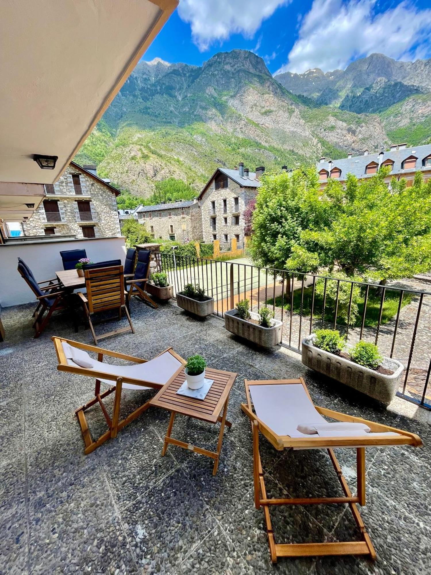 Apartamento Familiar En El Centro De Benasque Con Terraza 外观 照片